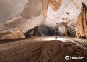 파라다이스동굴(天堂洞)