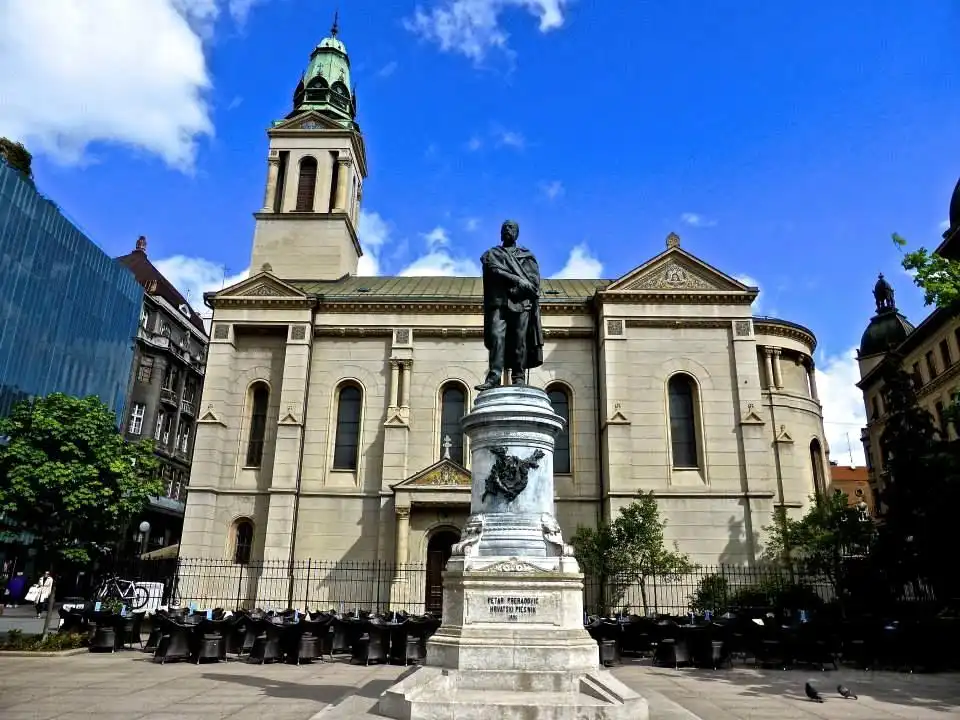 鄰近Square of Petar Preradovic的酒店