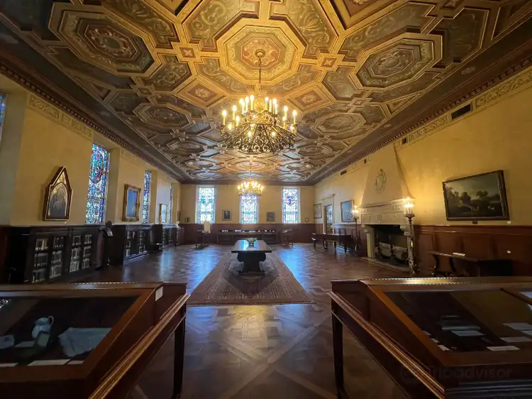 Các khách sạn gần W. R. Poage Legislative Library
