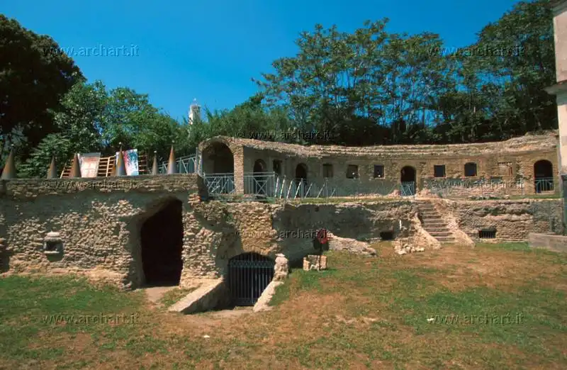 Hotels near Tomba di Agrippina