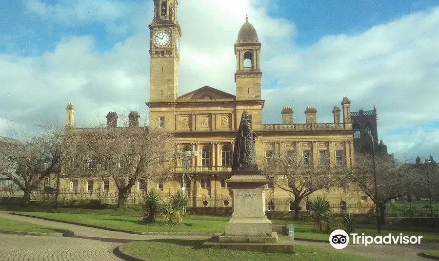 Queen Victoria Statue