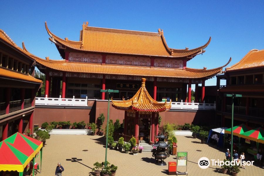 加拿大靈巖山寺