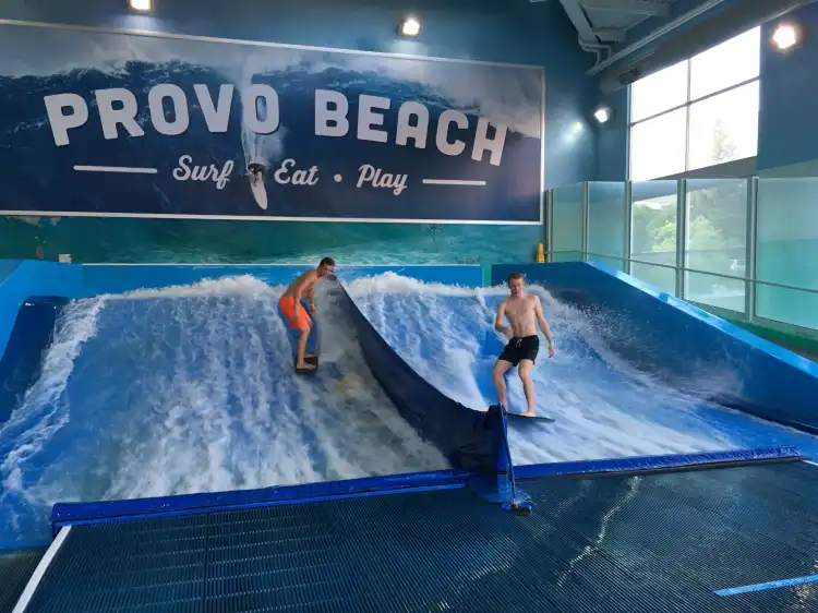 Các khách sạn gần Provo Beach