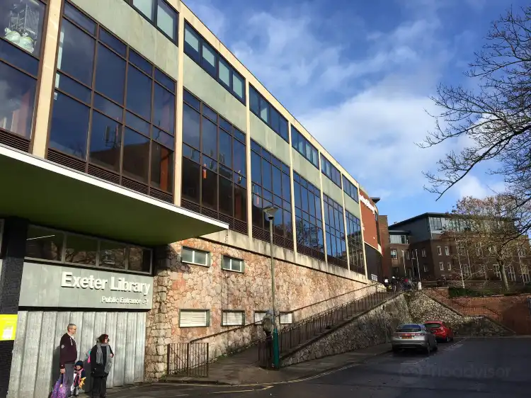 Hotels near Exeter Library