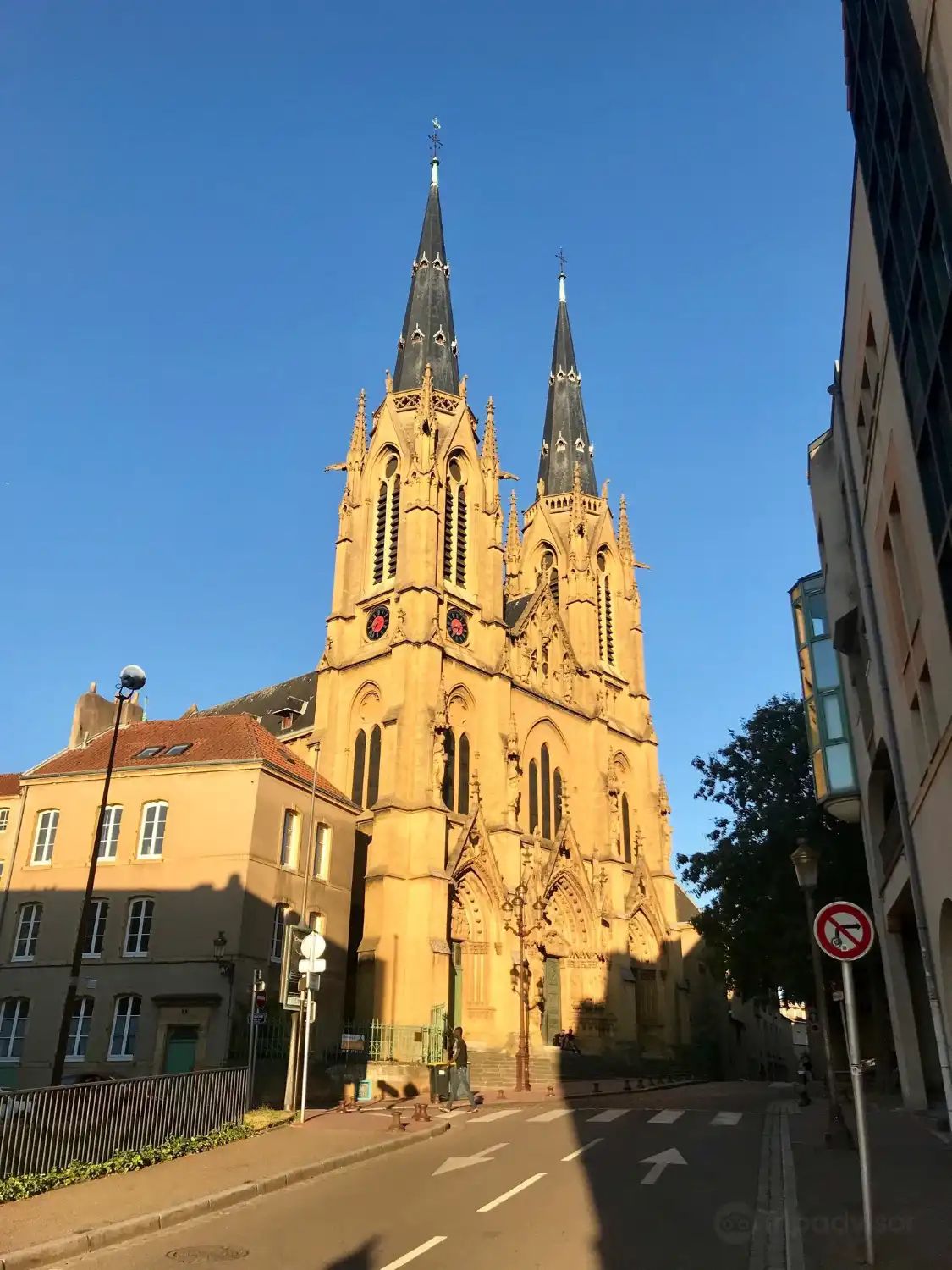 聖賽格琳教堂附近的飯店