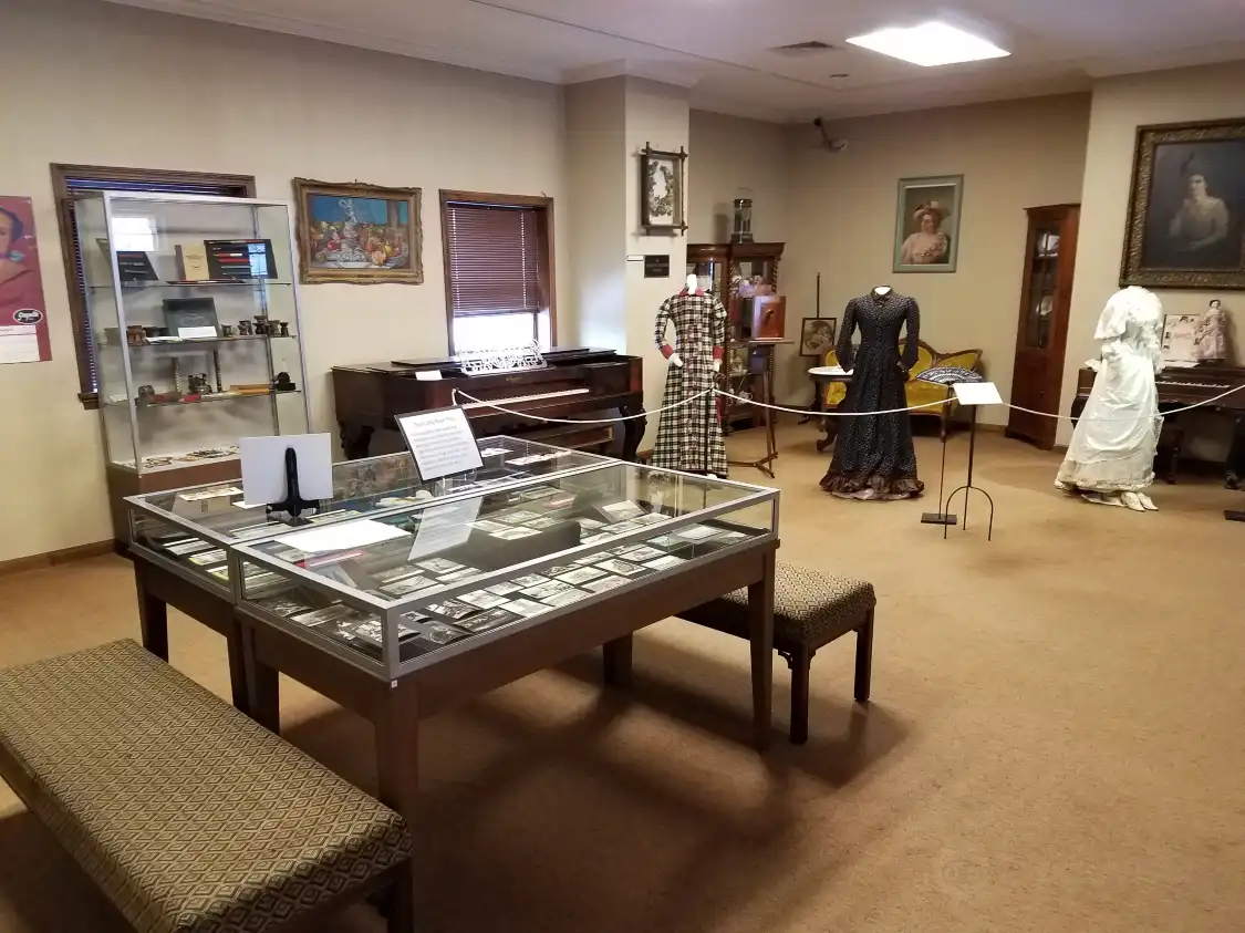 Johnson-Humrickhouse Museum附近的飯店