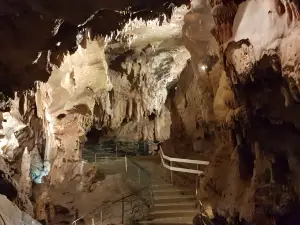 Les Grottes de Presque