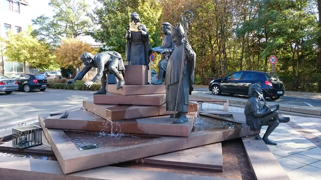 Hotels near Die Krönung von Heinrich dem Ersten
