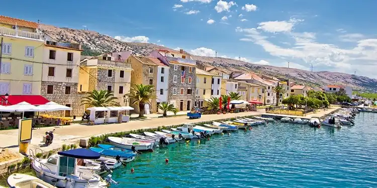 Hotels in Nin