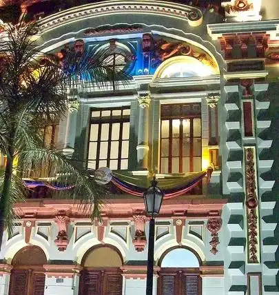 Hotel dekat Edificio Chataing