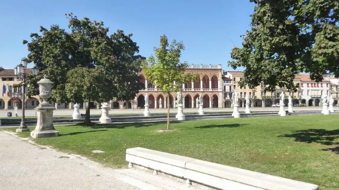 Hotel in zona Loggia Amulea