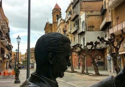 Statua del Commissario Montalbano