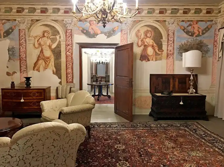Hotels in Manzano