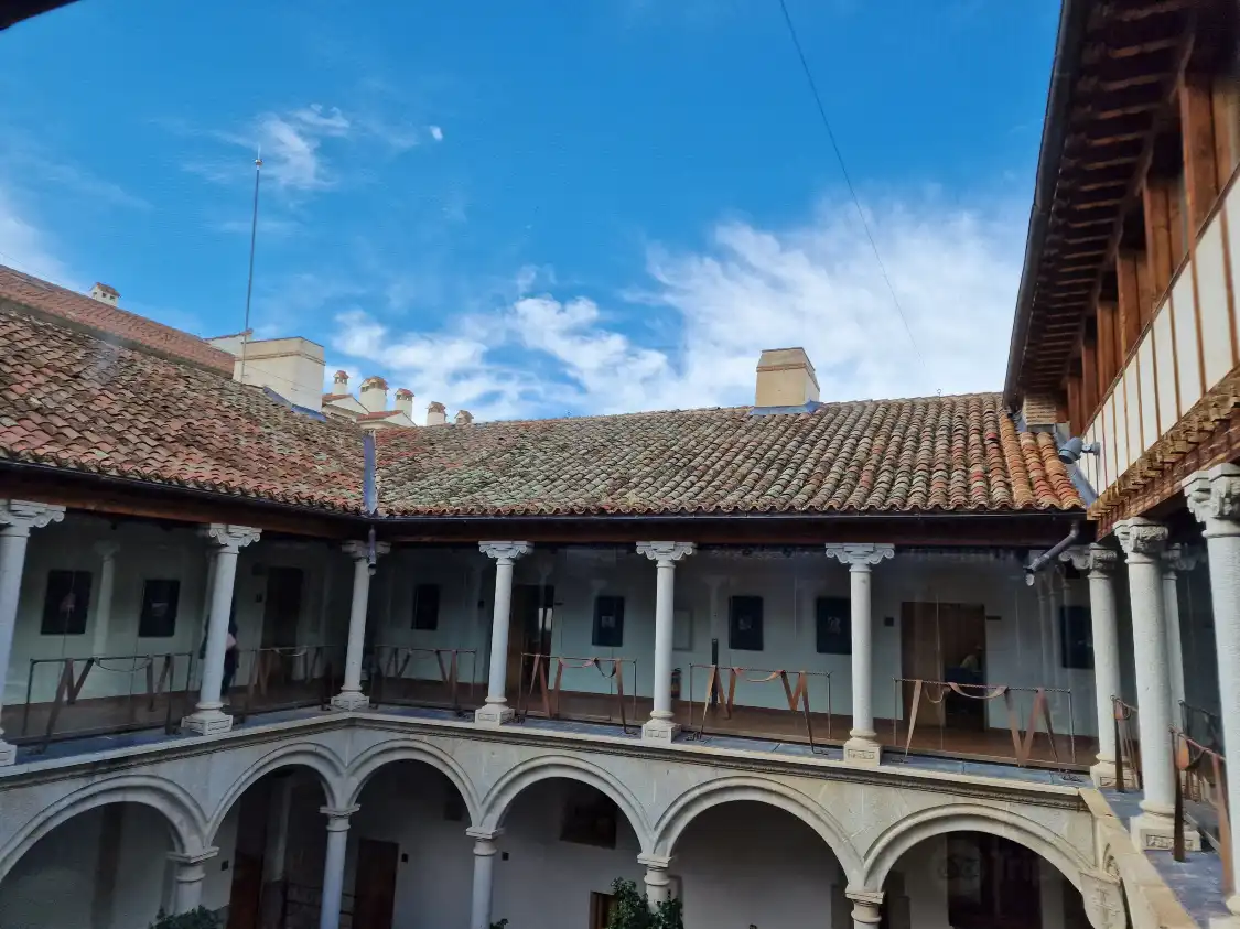 Отели рядом с достопримечательностью «Palacio de Los Verdugo»