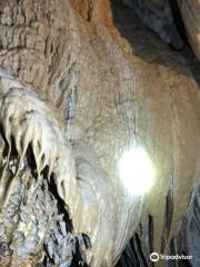 ナムイェン洞窟