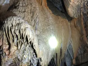 ナムイェン洞窟