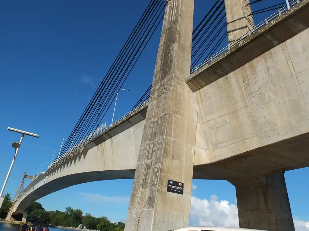 Các khách sạn gần K.B Bridge