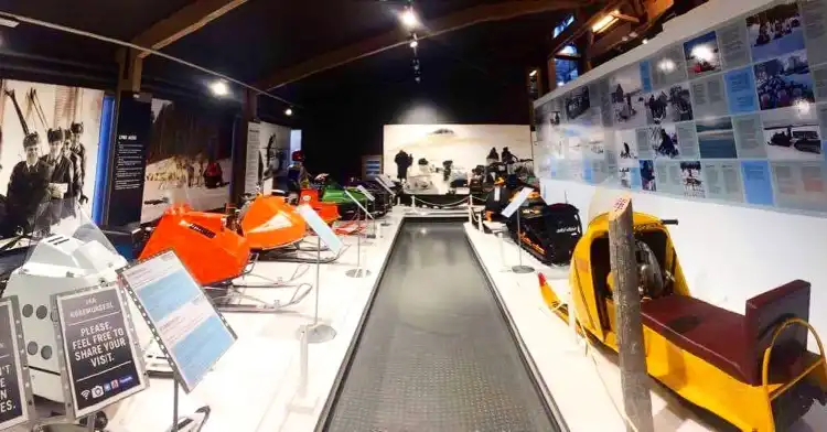 Hotels near Santa's House of Snowmobiles