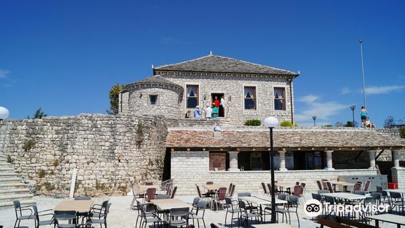 Lëkurësi Castle