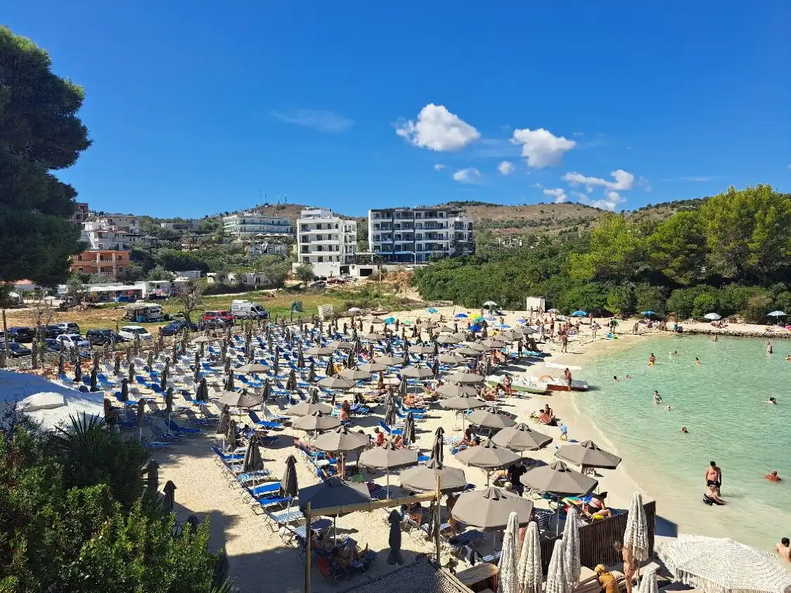 Hotels near Plazhi Paradise