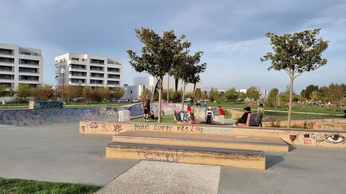 Hotels near Skatepark