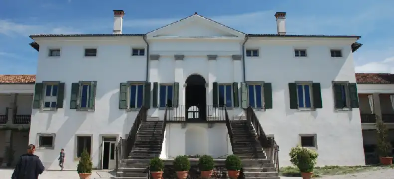 Hotels in Buttrio