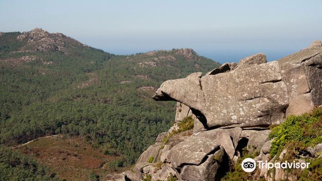 Penedos de Pasarela e Traba