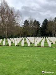 Cambes-en-Plaine War Cemetery