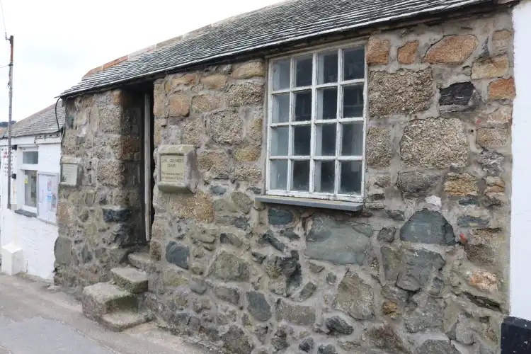 Hotels near St Leonard's Chapel