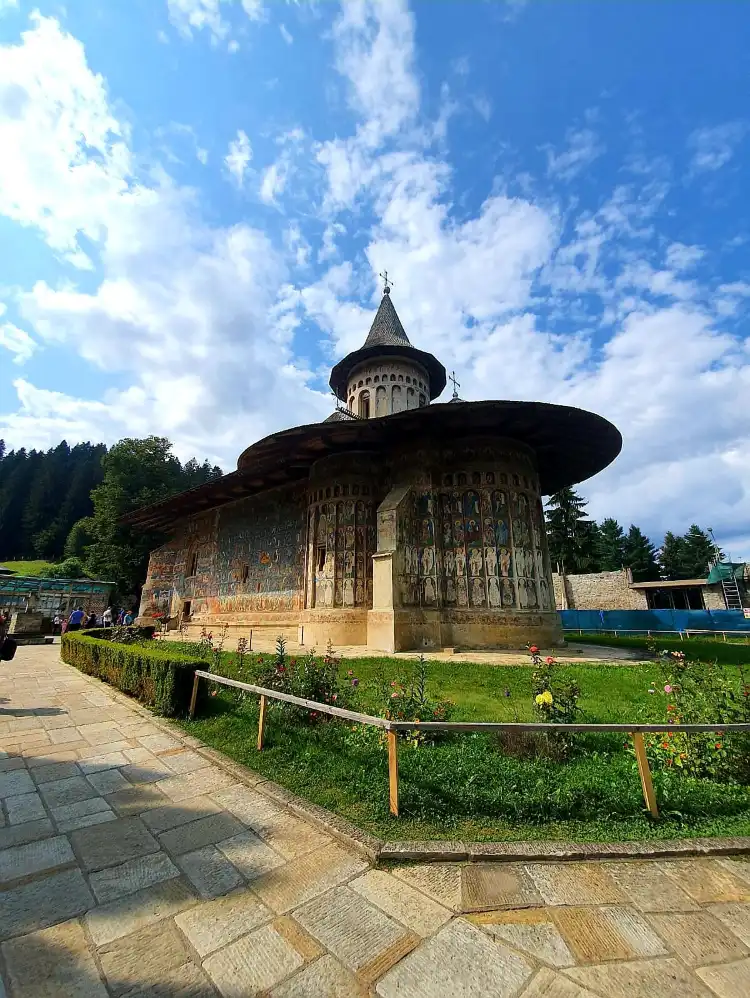 Hoteles cerca de Monasterio de Voroneț