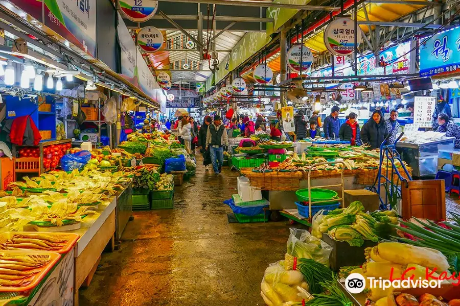 Dongmun Traditional Market