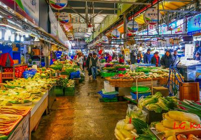 Dongmun Traditional Market