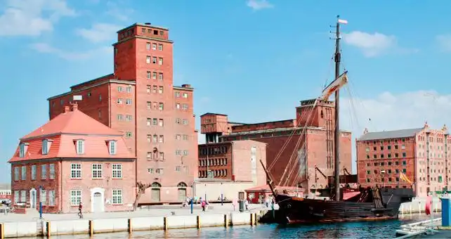 Old Hansa Harbor 주변 호텔
