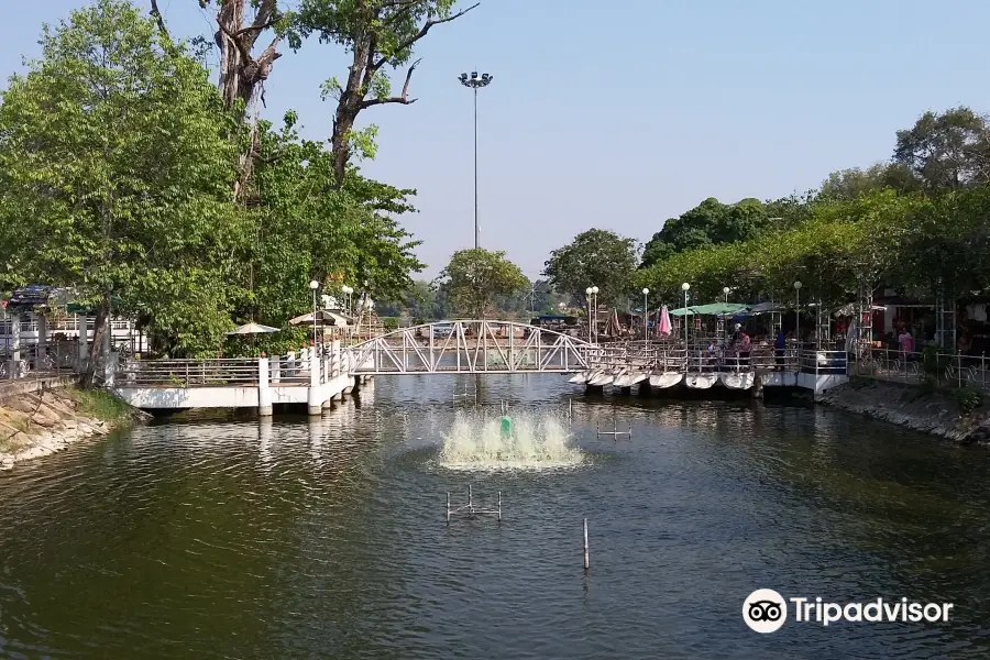 Kaeng Saphue Public Park