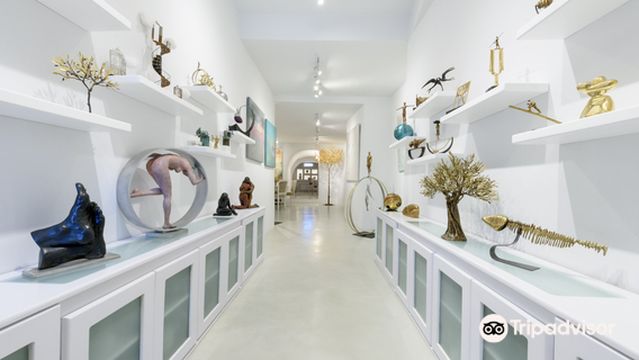 Oia Treasures Art Gallery
