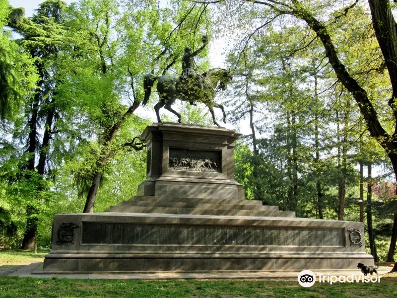 1_Equestrian statue of Napoléon III