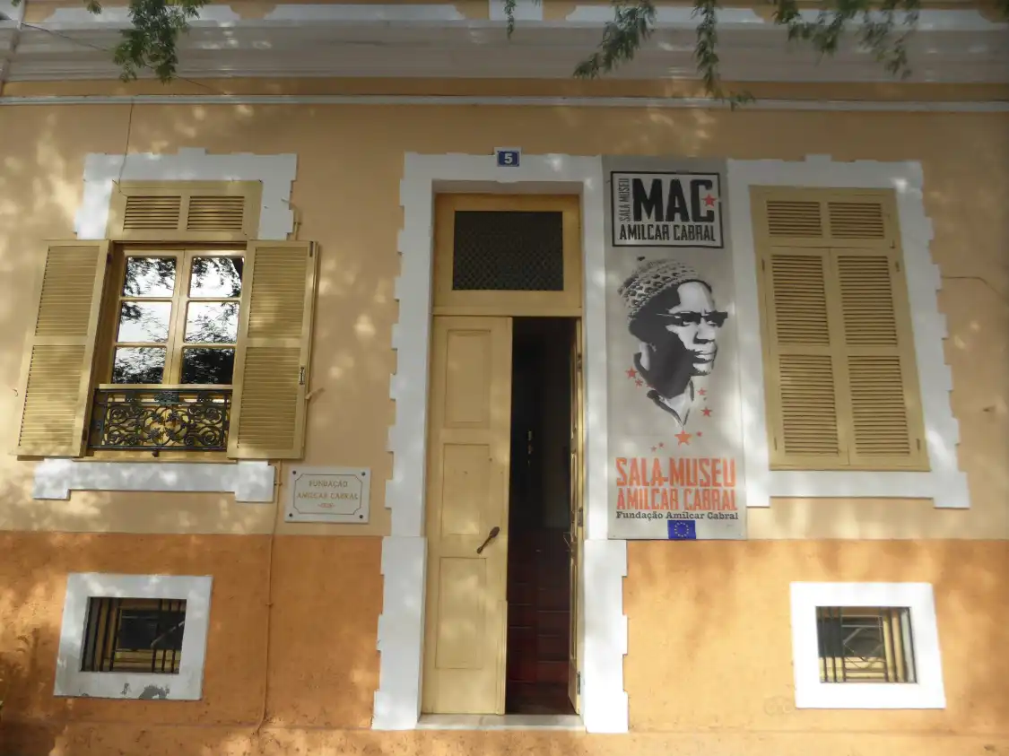 Hotels near Sala-Museu Amilcar Cabral