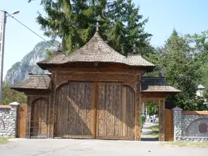 Polovragi Monastery