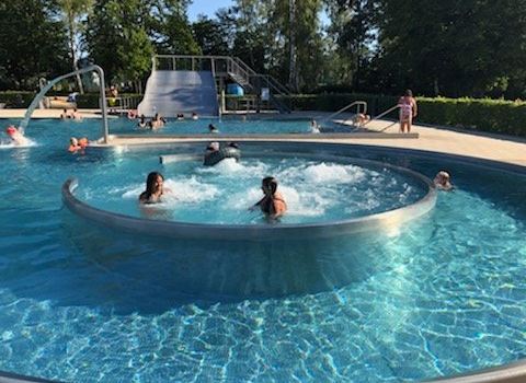 Röthelheim swimming pool with Hannah-Stockbauer-Hall