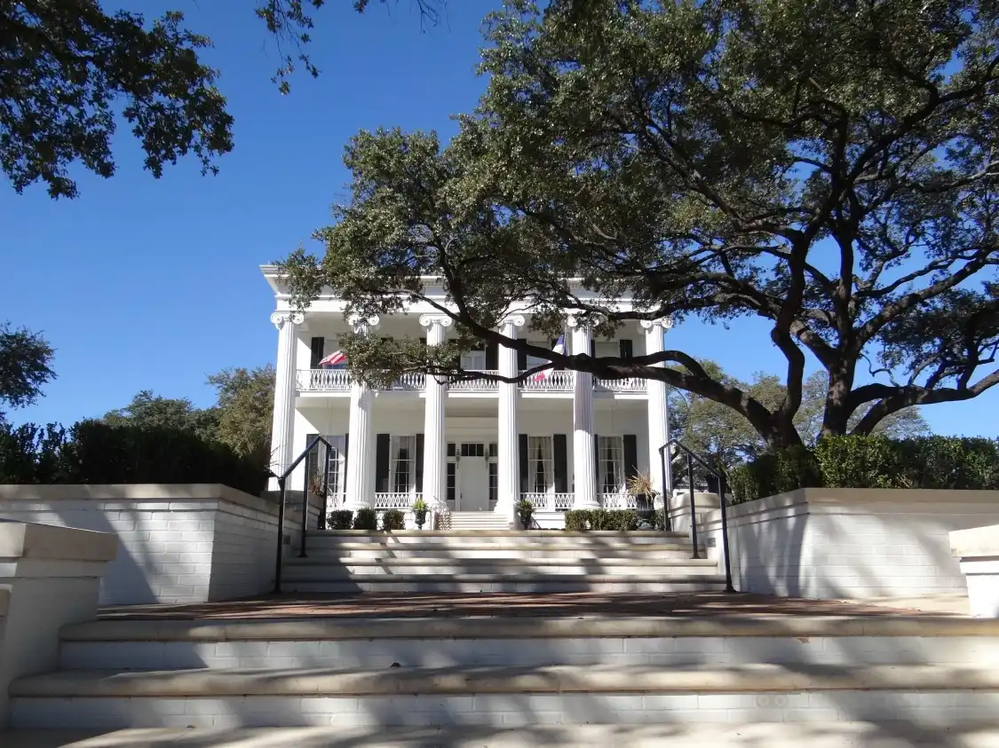 Hotels near Texas Governor's Mansion