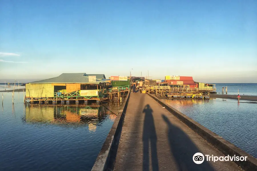 Ham Ninh Pier