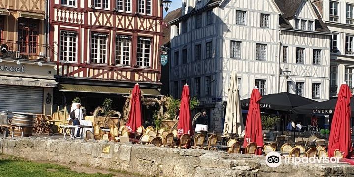 ヴィユ・マルシェ広場