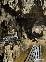 Cueva de piedra caliza de Akasaki