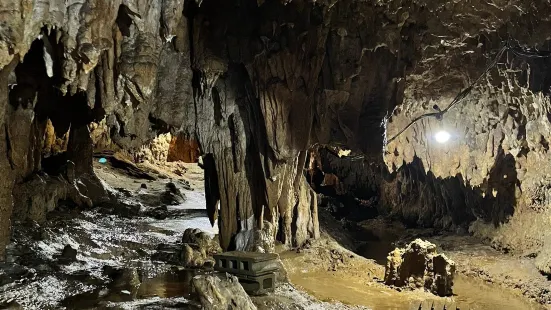 Akasaki Limestone Cave