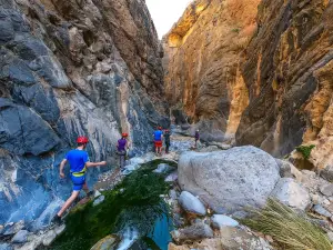 Adventure Snake canyon oman