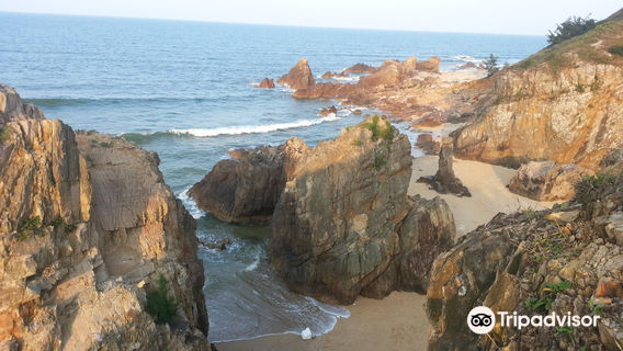 Bai Da Nhay (Jumping rock beach)