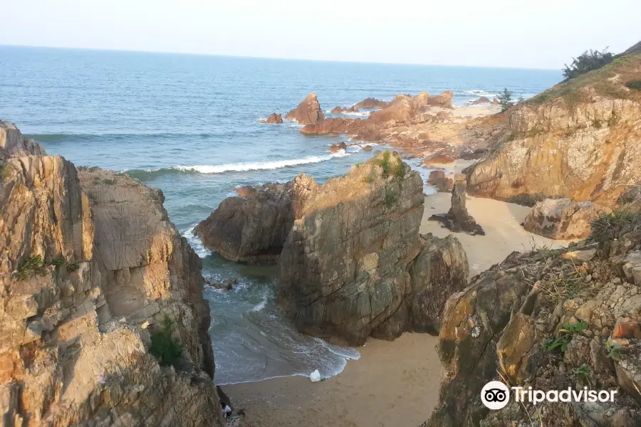 Bai Da Nhay (Jumping rock beach)