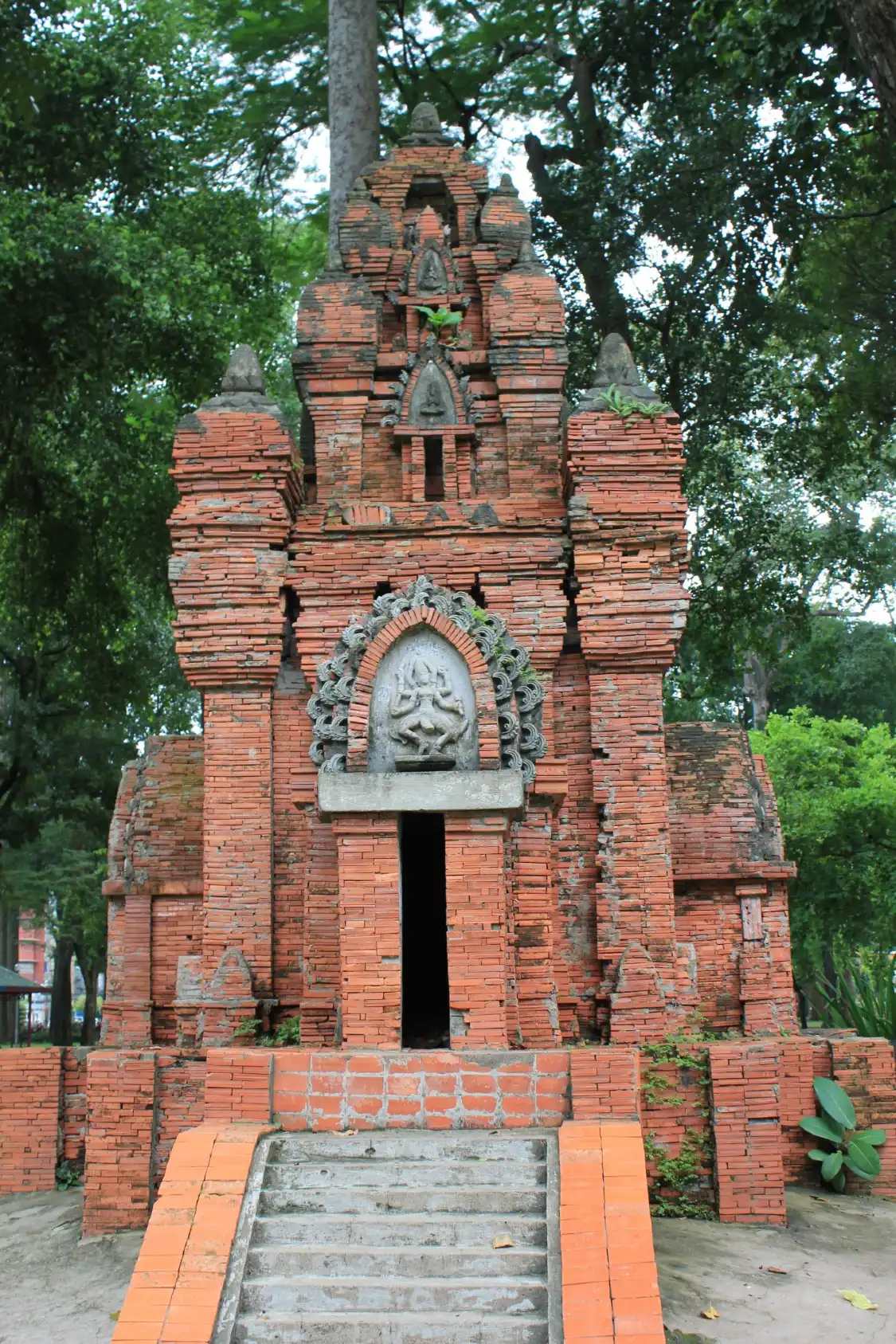 Hotels near Le Thi Rieng Culture Park