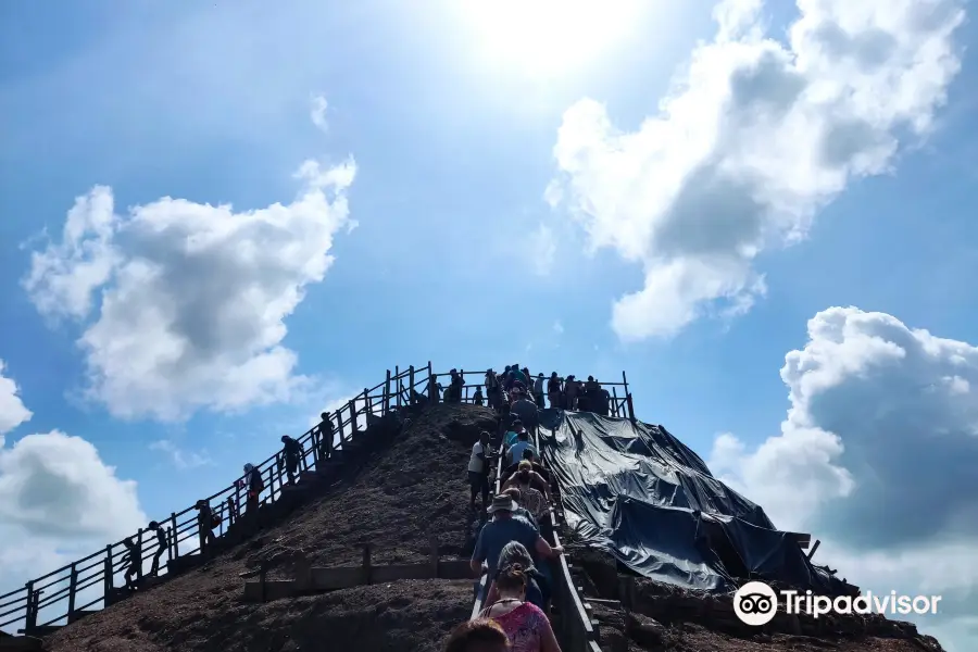 Volcan de Lodo El Totumo (Mud Volcano)