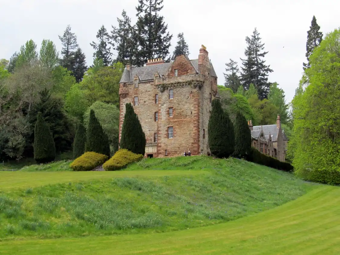 Hotels near Castle Leod